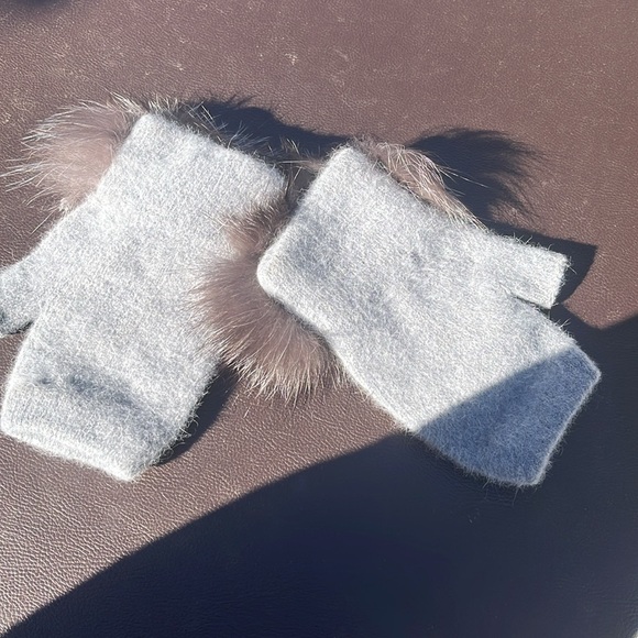 Fancy fingerless gloves with pearls details new without tags - Picture 4 of 5